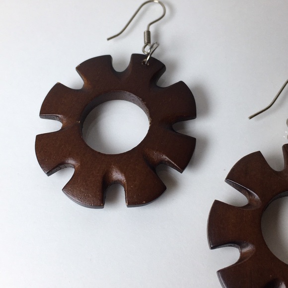 Stylish Large Natural Wooden Wheel Dangle Drop Earrings Dark Brown Lightweight - Picture 3 of 5